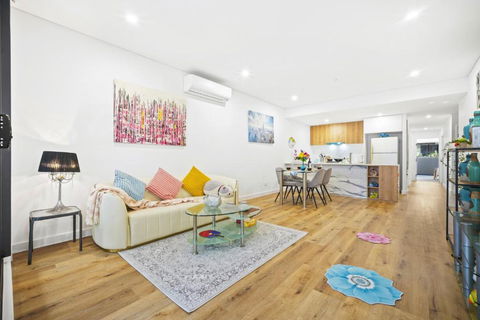 Modern Toy Style APT At Heart Kogarah - Taree Accommodation 2