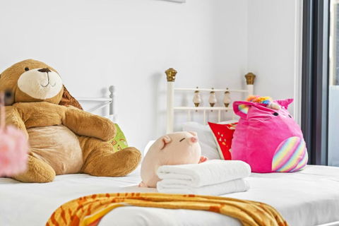 Modern Toy Style APT At Heart Kogarah - Taree Accommodation 3