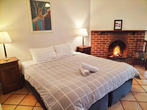 Mundaring Weir Hotel - Taree Accommodation 0
