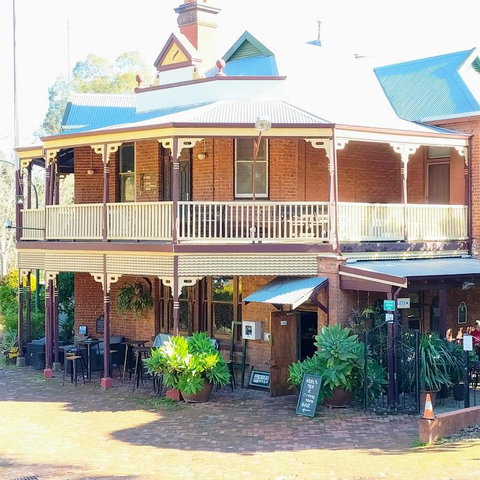 Mundaring Weir Hotel - Taree Accommodation 1