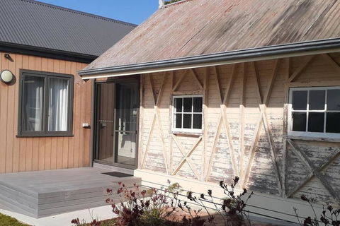 NEST- Luxury Vineyard Accommodation - Taree Accommodation 2