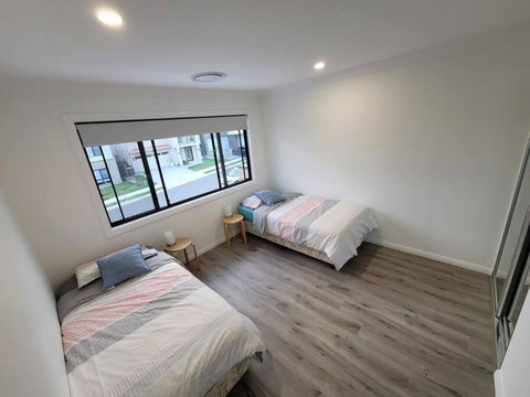 New 5 Bedroom House In Rousehill - Taree Accommodation 3
