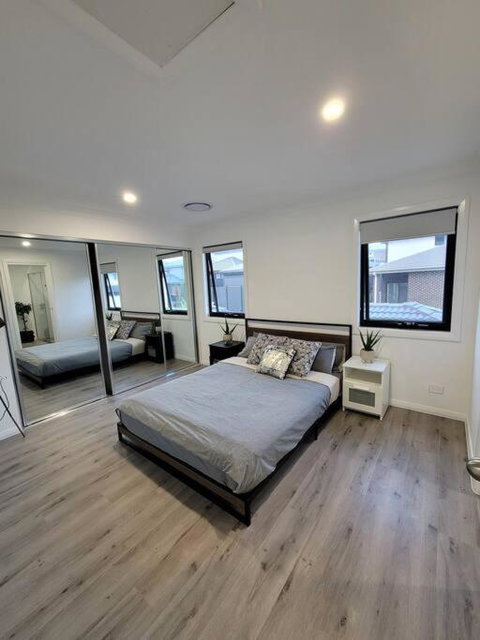 New 5 Bedroom House In Rousehill - Taree Accommodation 1