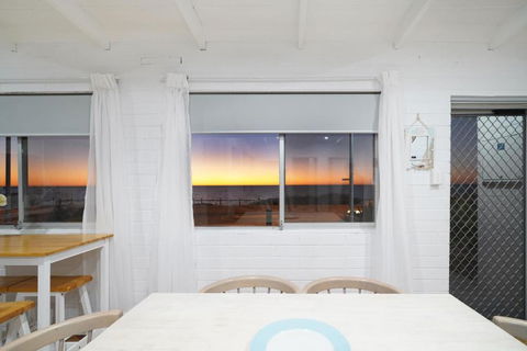 OCEA84 - Quinns Beach Shack: Ocean Views - Taree Accommodation 1