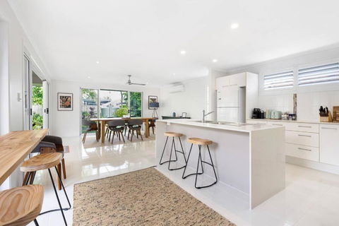 OCEAN55- Mooloolaba Family Holiday Home - Taree Accommodation 0