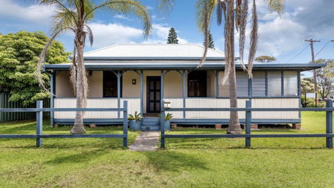 Old Bar Cottage - Taree Accommodation 0