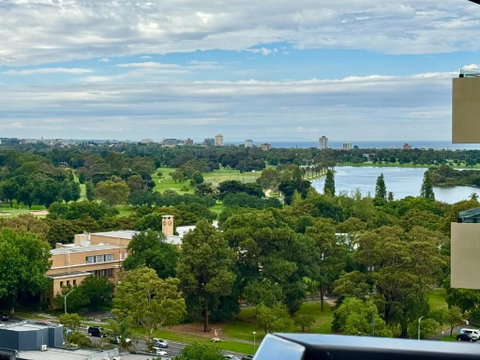 Panoramic View - Albert Park Lake & Shrine Views - Taree Accommodation 0