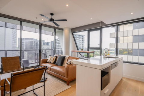 Panoramic View - Albert Park Lake & Shrine Views - Taree Accommodation 1
