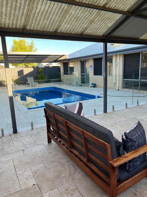 Parkside Pool Home In Aubin Grove - Taree Accommodation 0