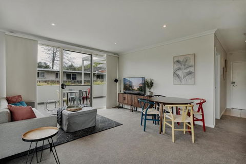 Peaceful 1-Bed Apartment Close To Lonsdale St - Taree Accommodation 0