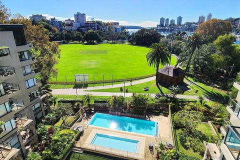 Penthouse With Private Terrace, Parking + 2 Pools - Taree Accommodation 3