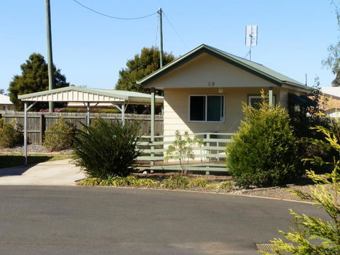 PepperTree Cabins, Kingaroy - Taree Accommodation 3