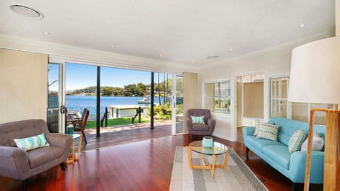 Pine Tree Cottage - Waterfront - Taree Accommodation 2