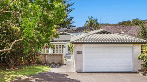 Pine Tree Cottage - Waterfront - Taree Accommodation 1