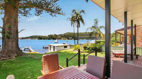 Pine Tree Cottage - Waterfront - Taree Accommodation 0