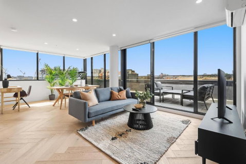 Polished 2-Bed Apartment With Gorgeous City Views - Taree Accommodation 0