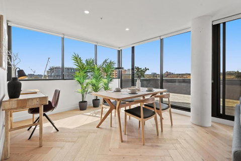 Polished 2-Bed Apartment With Gorgeous City Views - Taree Accommodation 3