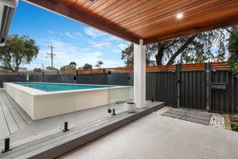 Pool House Hideaway - Taree Accommodation 1