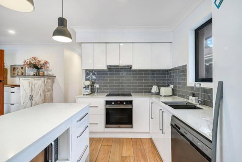 Pool House Hideaway - Taree Accommodation 2