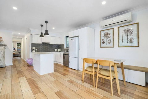 Pool House Hideaway - Taree Accommodation 3