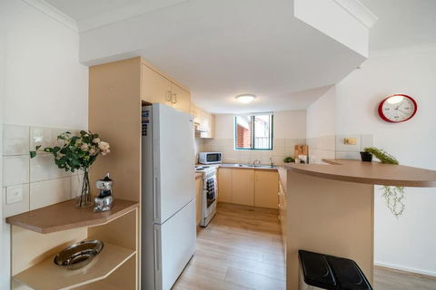 Poppy On The Lane - WiFi CBD - Taree Accommodation 3