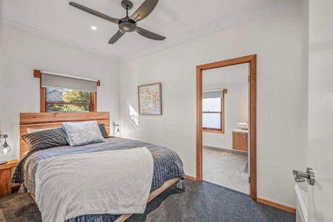 Porepunkah Cottage - Taree Accommodation 3