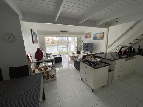 Port Lincoln Marina Waterfront Apartment - Taree Accommodation 3