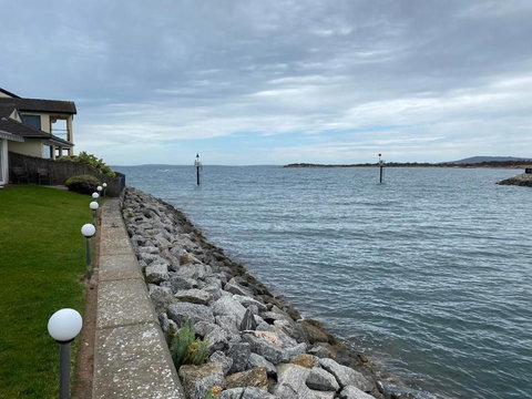Port Lincoln Marina Waterfront Apartment - Taree Accommodation 1