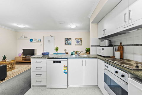 Prime Perth Apartment - Taree Accommodation 3