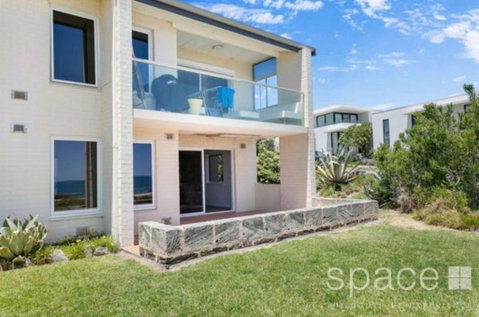 Quintessential Oceanview Apartment In Cottesloe - Taree Accommodation 3