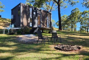 Rainbow Retreat By Tiny Away with Taree Accommodation