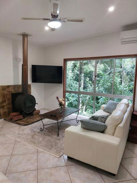 Rainforest Retreat-Fireplace-BBQ-3 Acres- - Taree Accommodation 1