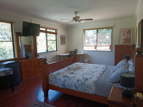 Quand0ng Valley Inn - The Hidden Waterfall Family Retreat - Taree Accommodation 0