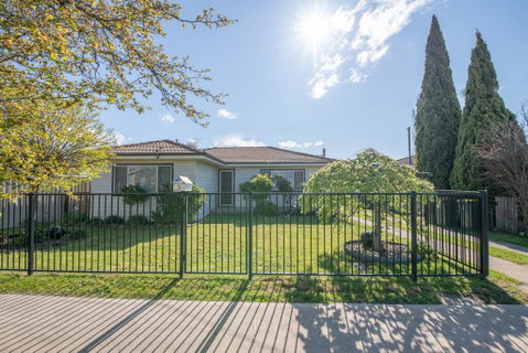Autumn St - Trendy East Orange - Near CBD - Taree Accommodation 0