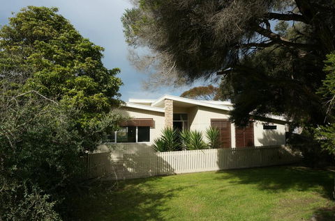 Baillieu Breeze - Taree Accommodation 1
