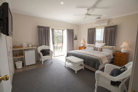 Batemans Bay Manor - Bed And Breakfast - Taree Accommodation 0