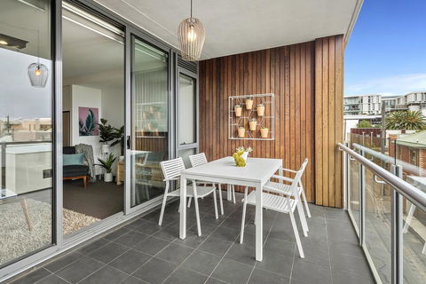 Beach Apartment Port Melbourne - Taree Accommodation 2