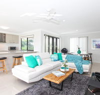 Beach Breeze Holiday House - Taree Accommodation