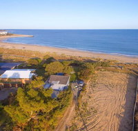 Beach Cottage In The Heart Of Mandurah - Taree Accommodation
