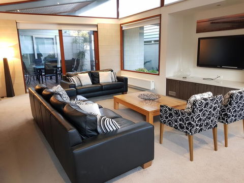 Beach Haven - Taree Accommodation 0