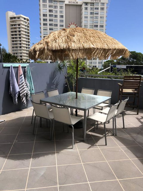 Beach Side Ocean Burleigh Heads 3 Bedroom Family Accomodation - Taree Accommodation 1