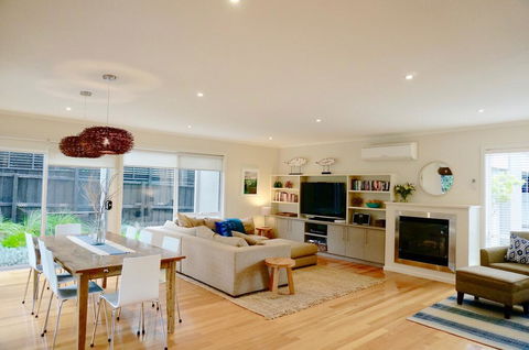 Beachcomber - Taree Accommodation 0