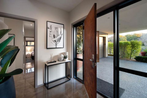 Retreat Lake Daylesford - Free Wifi - Taree Accommodation 1