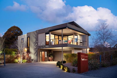 Retreat Lake Daylesford - Free Wifi - Taree Accommodation 0