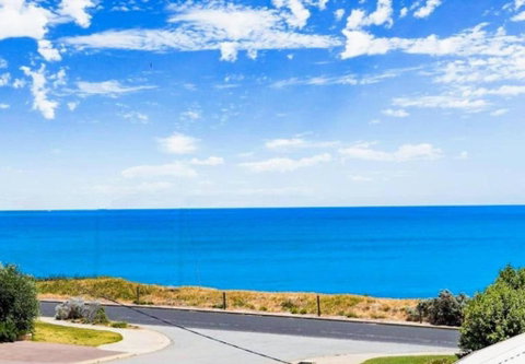 Relaxing Getaway Beachfront Access Multi Family Pets Mandurah - Taree Accommodation 2