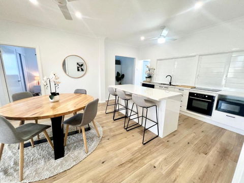 Renovated Queenslander - Upstairs 2km To Stadium - Taree Accommodation 0