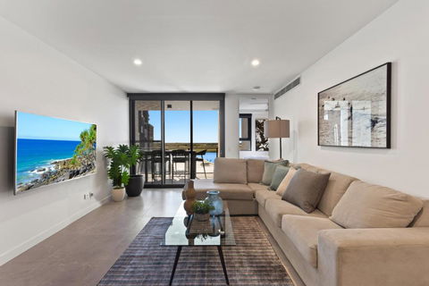 Riverfront 2-Bed With Pool, Sauna, Gym & Views - Taree Accommodation 0