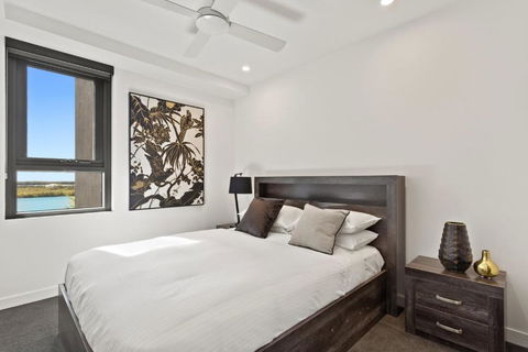 Riverfront 2-Bed With Pool, Sauna, Gym & Views - Taree Accommodation 2