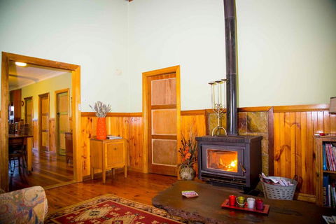 Red Tractor Retreat - Taree Accommodation 1