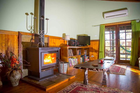 Red Tractor Retreat - Taree Accommodation 3
